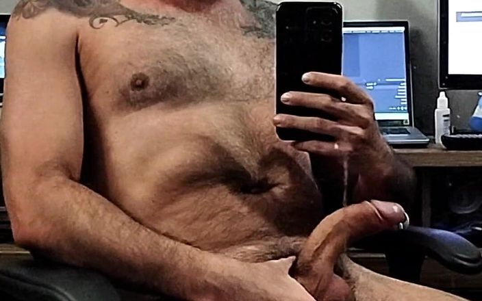 Peludo Capixaba: Mostrando mi polla gorda perforada