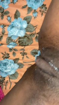 Mi masturbio finché non vengo mentre guardo il mio film preferito