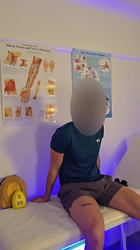 Jururawat UK sebenar menghisap saya di klinik!