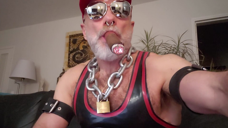 MusclesCigarsFFPig: Cigardad on His Couch