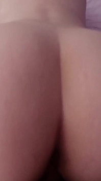 我潮吹在我老婆的天然巨乳上！