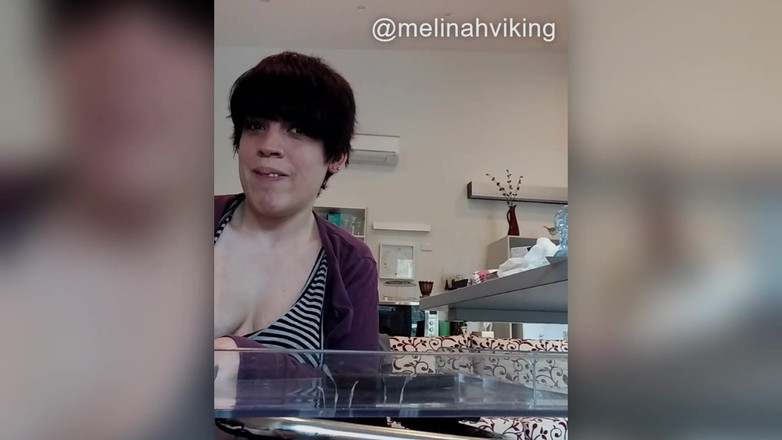 Melinah Viking: मेरे साथ घर पर लंड हिलाना