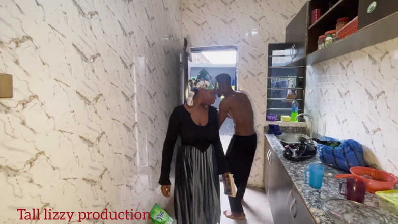 Tall_lizzy23: Aku bilang sama ibu tiriku kalau aku mau ke gereja...