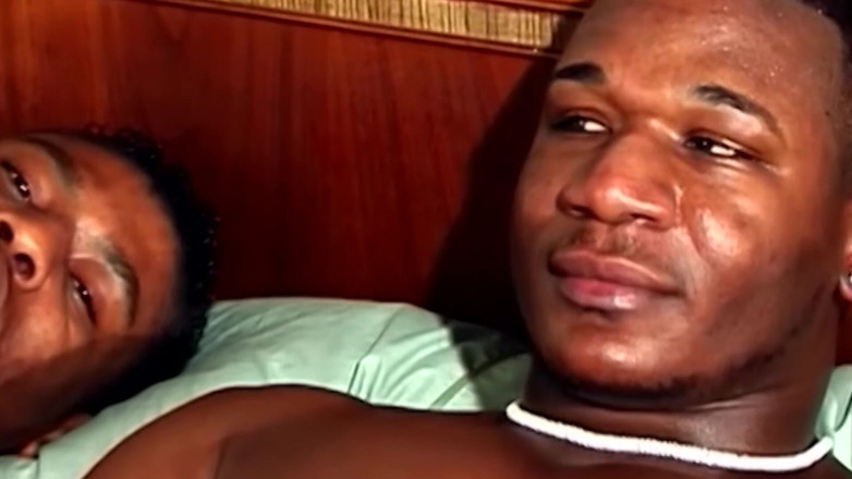 SEXUAL SIN GAY: Buchi neri scena 1: una coppia nera muscolosa si scopa i...
