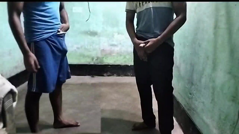 Desi Tits: Stiefvater wichst großen schwanz, fickt twink boy indischen schwulen porno