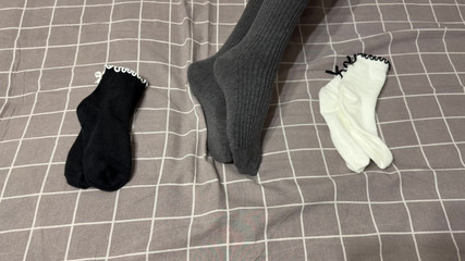 Gloria Gimson: 靴下のコレクションを試着し、気に入ったものを選ぶ