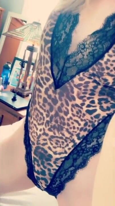 Chelly181818: Shhhh! Secret masturbation session!