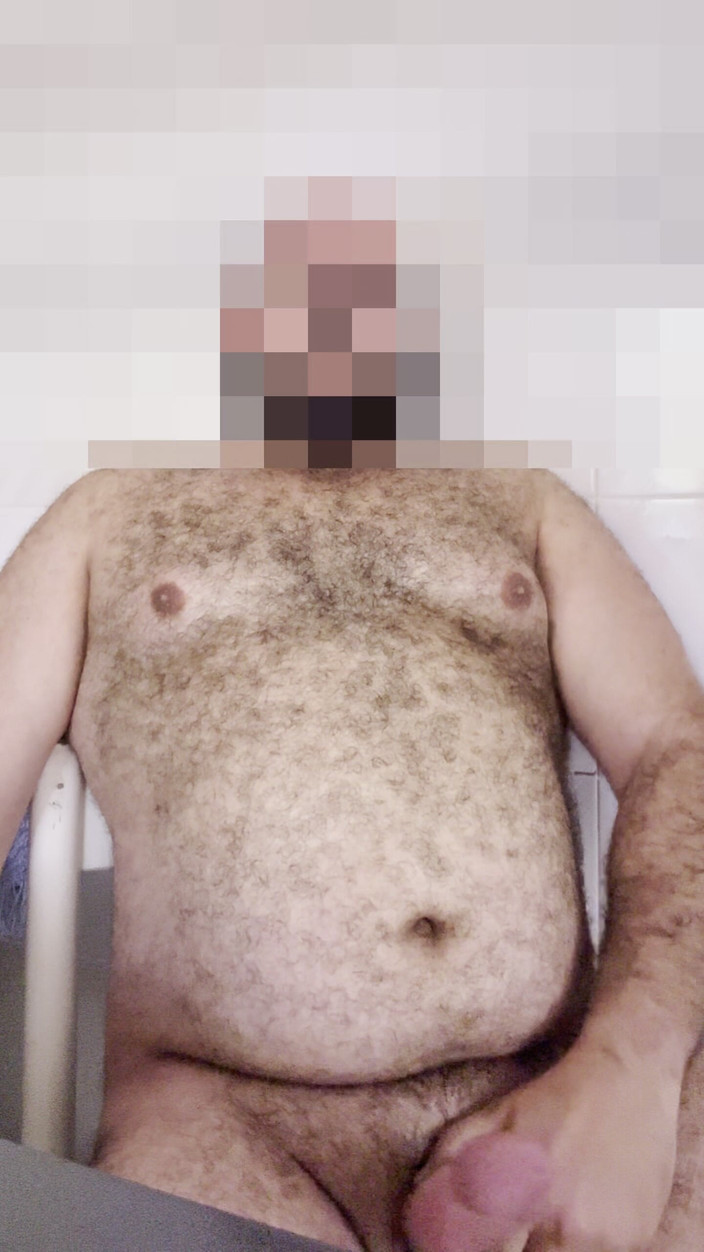 FurryCubster: Filhote de urso com tesão masturba pau sem cortes e...