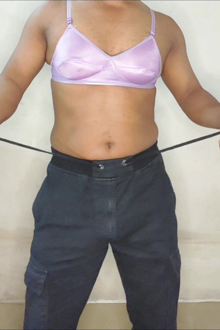 Sissy Slut Simran: Mały kutas shemale strip złośliwiec taniec dla tatusia