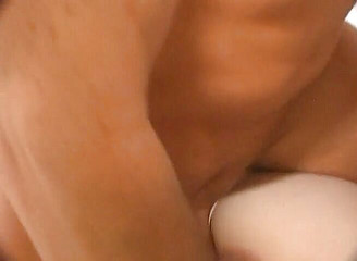 Amateur Den: La ragazza bionda pallida urla di piacere