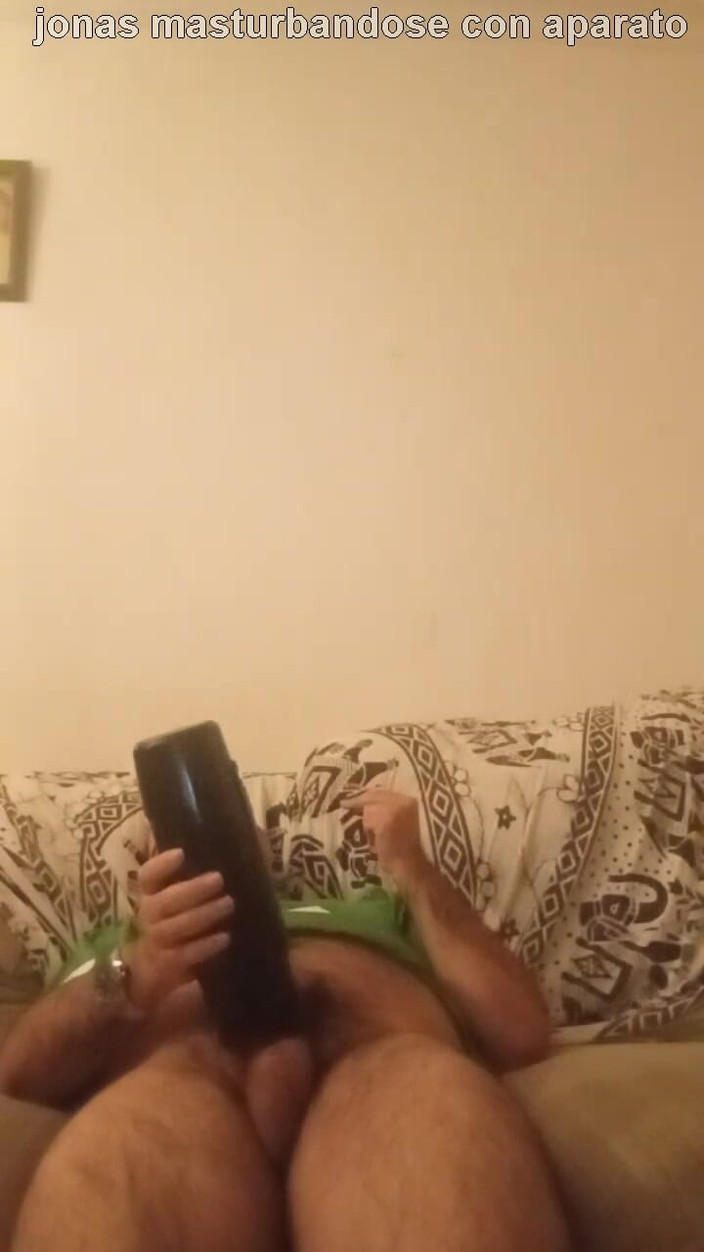 jonasxulo: Jonas che si masturba con un bribrador