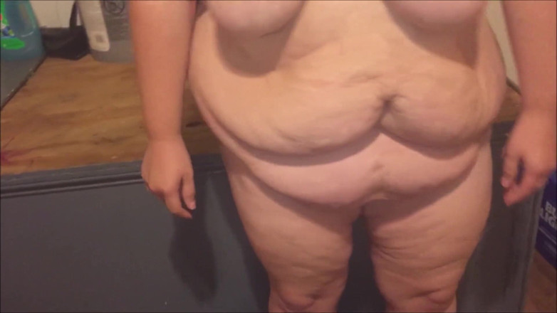 Fat Goddes: Se corre en el coño y chorrea toda la polla...