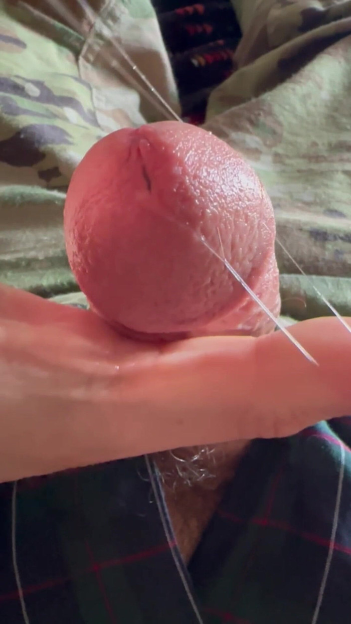 Gay Soldier Stuff: Armeesoldat wichst in einigen plaidigen Boxer-Shorts unter seiner uniform mit 2...