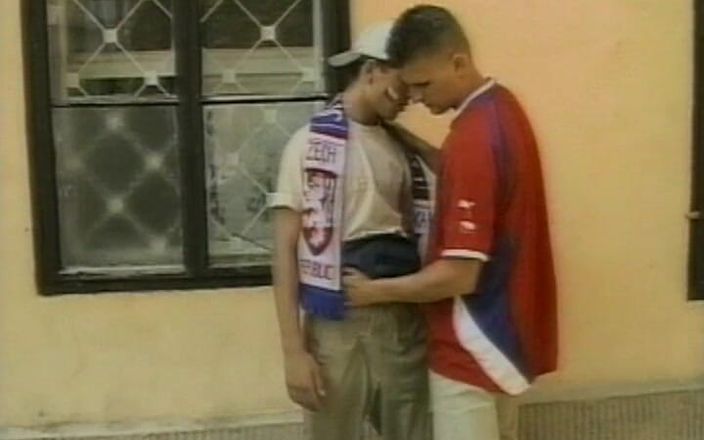Gay RetroX VHS: Jongens in gelukzalige uitbarsting #8