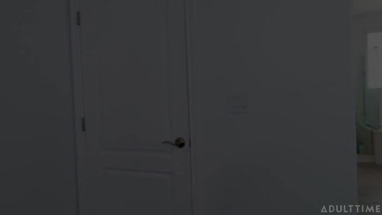 Adult Time: Adult time - 斯嘉丽天空让不安全的男友证明他比振动器更能让她射精！