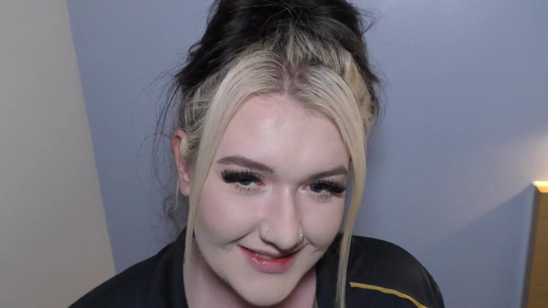 Digi Creationsxxx: Georgie Winters suce un fan de spurs