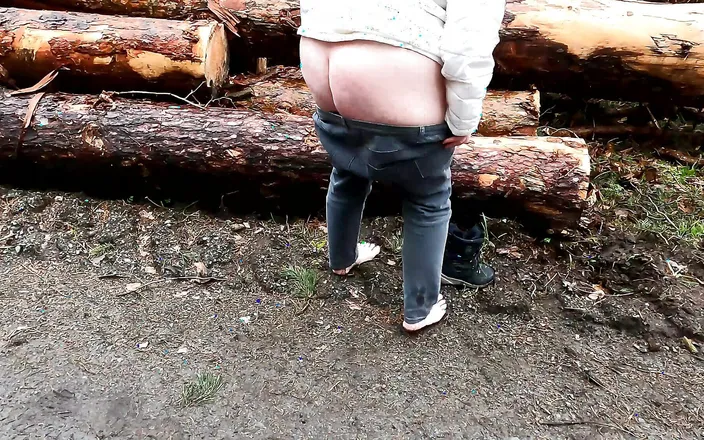 Bouncy Tits Action: Whipping Her Naked Cunt in the Woods