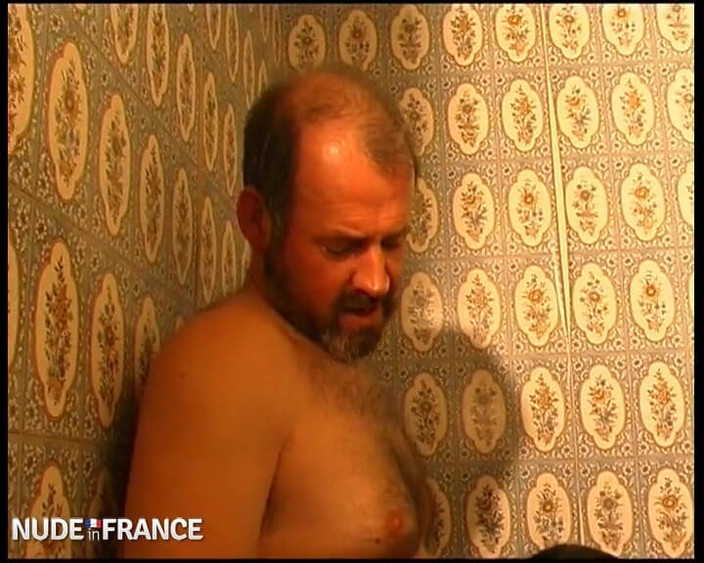 La France a Poil: Malý zadek šikanovaný hned po sprše ... Nepřítel!