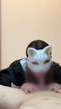 Susținerea masturbării cu costume de menajeră