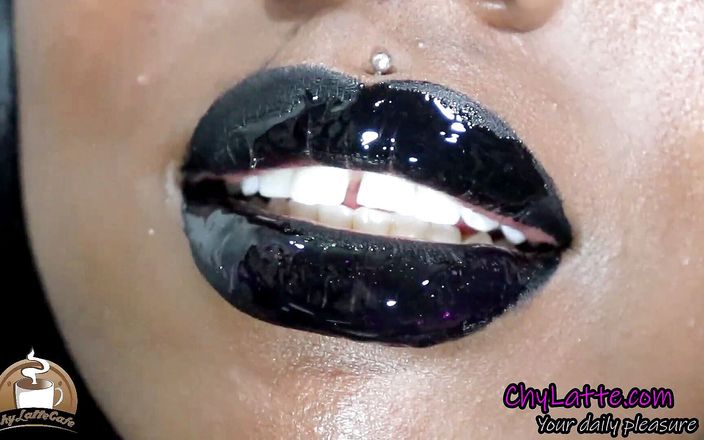 Chy Latte Smut: Rouge à lèvres noir mat à brillant