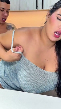 Lelaki Nerd Meyakinkan Rakan Sekelasnya Yang Cantik Untuk Berkongkek - Savannah Watson