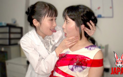 Japan Fetish Fusion: Yumika saeki博士把chihiro suzuki绑在椅子上，张开她的鼻孔，用唾液塞满她们的舌头