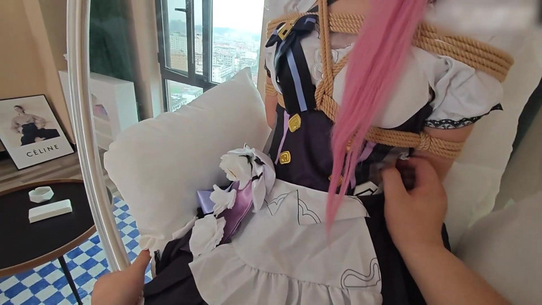 Asian bondage: Novia haciendo juegos de rol con ataduras de cuerda, descalzo,...