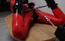 Hooded June: Selfbondage follada por máquina salió mal