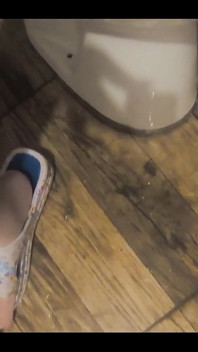 Adventures of milfycalla Ep 67 - spiel mit Pee - Heute wollte ich natursektieren