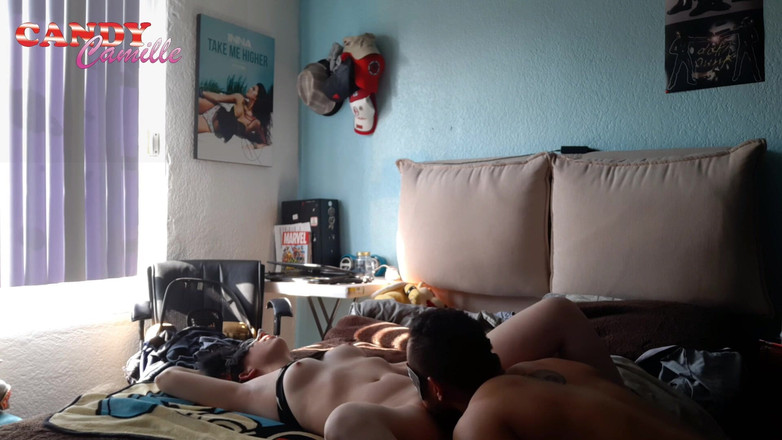 Kndy Kmille: Netflix 和 Chill 与我的 tinder 约会