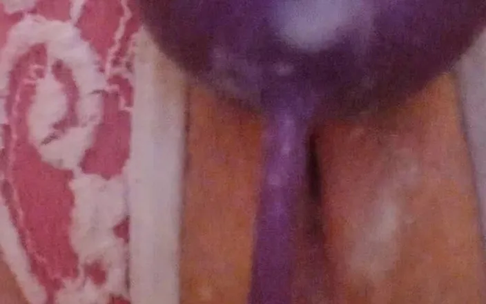 Daantje: My Pussy Makes Cum From Horniness