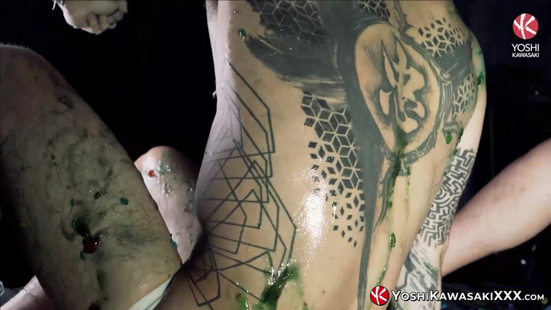 Yoshi Kawasaki XXX: Yoshikawasakixxx - Yoshi Kawasaki v hardcore skupinovém fistingu