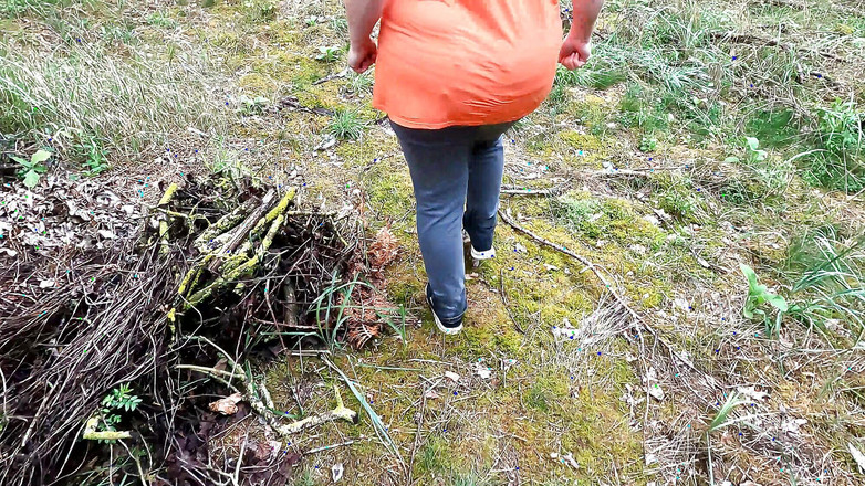 Bouncy Tits Action: Payudara dipukuli di belakang transformer