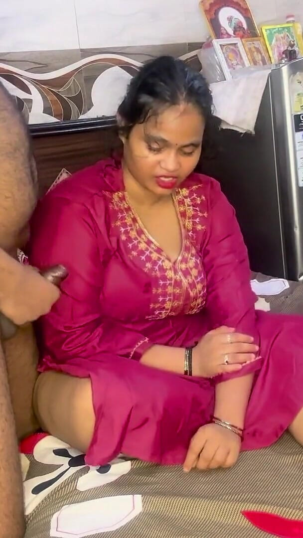 Badal09: Un devar surprend une bhabhi nue dans son lit - sexe...