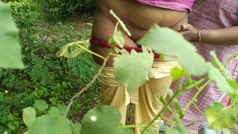 Magilmathi: Vysokoškolská uniforma studentka venku