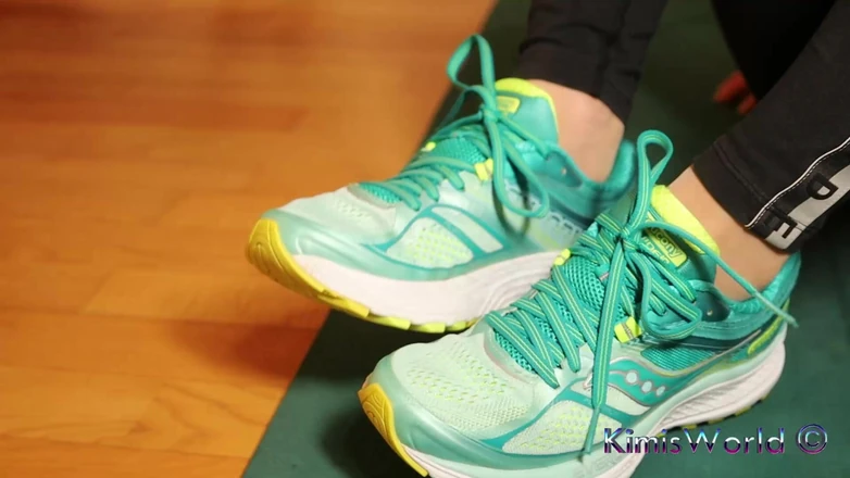 KimisWorld: Sneaker Tease in Sheer Nylons