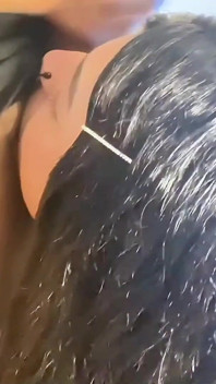 Fată transsexuală obraznică oferă unui străin o muie magică