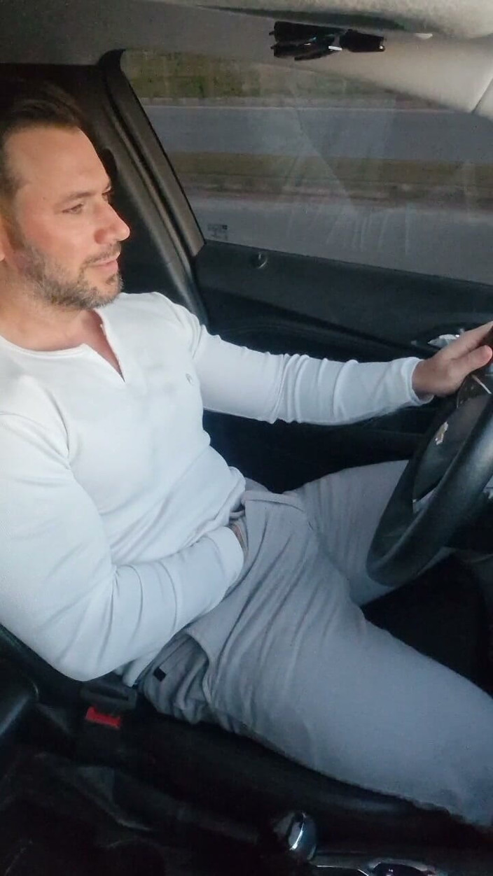 Dom Tatuado: Auto fahren und mir einen runterholen, bis ich komme und...