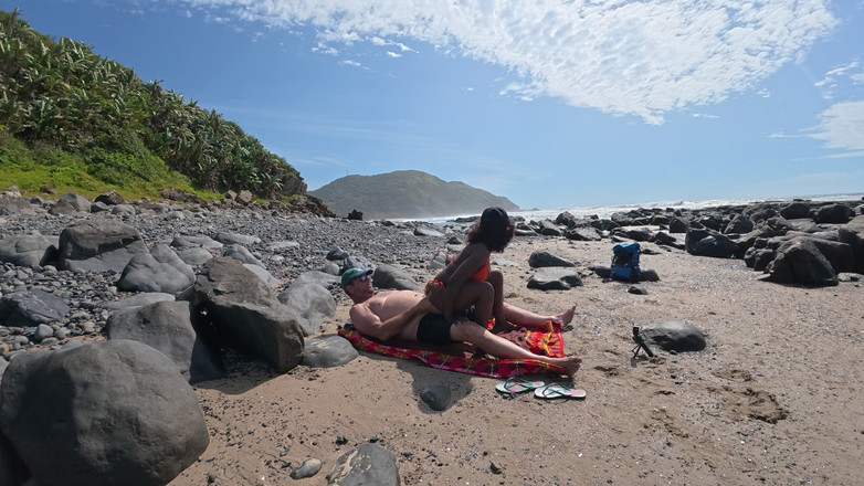 Black Swan: Saling muasin memek satu sama lain - tante seksi kulit hitam...