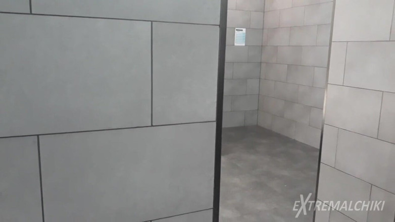 Extremalchiki: Naked in public toilet
