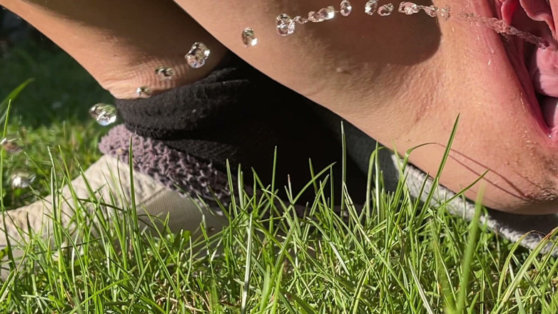 Leyla: My Open Pussy, Look What I'm Doing on the Lawn