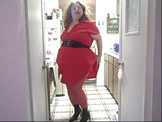 BBW nurse Vicki adventures with friends: 红色礼服 第2部分加入我的粉丝俱乐部，你会看到这些和更多的视频