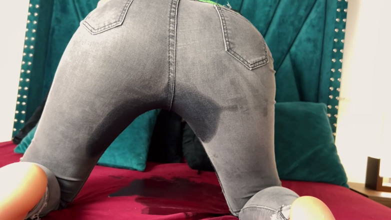 NattyVega: I Peeed in My Bed Desperate