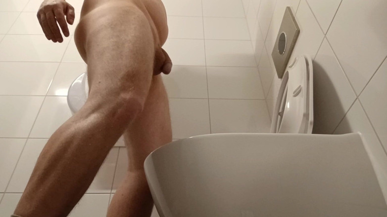Ed Eden: Danza Del Bagno Pubblico