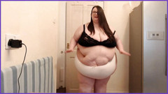SSBBWLadyBrads: Ssbbw 遵循锻炼常规的呼吸丁字裤胸罩