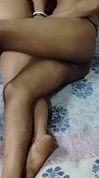 Une bhabhi ko letake gand mari se fait enculer dans le lit