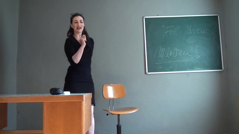 Mary Amputee Pretender: Real Estate Professional Who Appears to Be an Arm Amputee