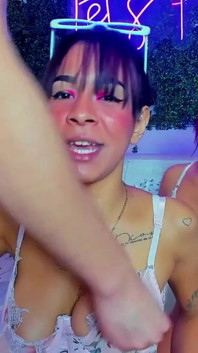 Young Friends Experiment Their Sexuality Together