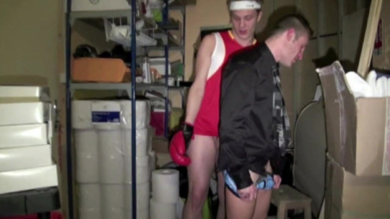 Gaybareback: Twink von boxer Kameron Frost benutzt
