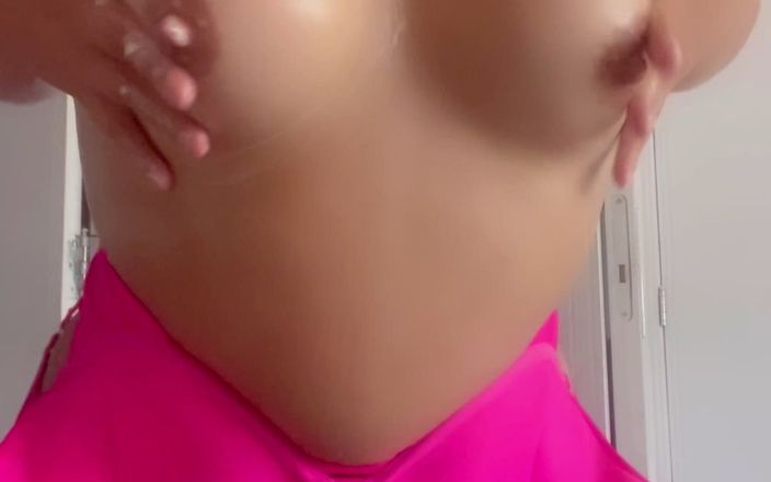 Lizze21: शरारती शरीर तेल से सना हुआ और मेरी गीली चूत के साथ खेल रहा है
